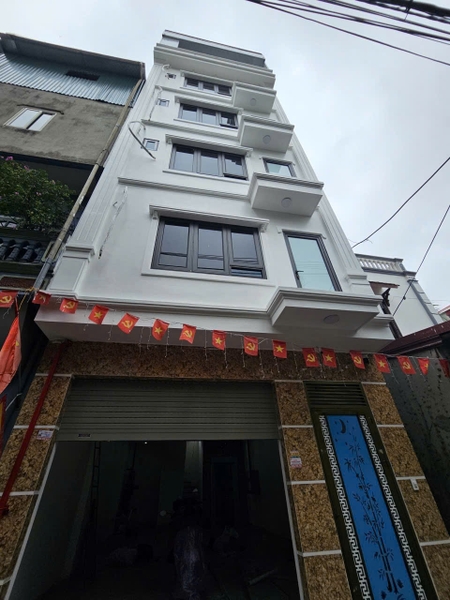 Bán nhà 6 tầng 60,5m² tại Lai Xá, full nội thất, thang máy, ô tô tránh, giá 15 tỷ