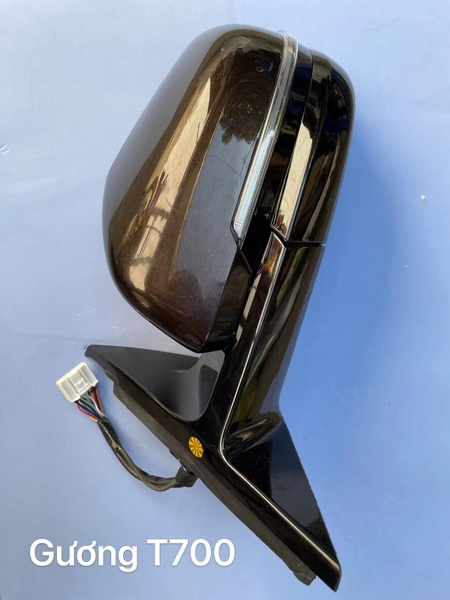 guong-chieu-hau-zotye-t700