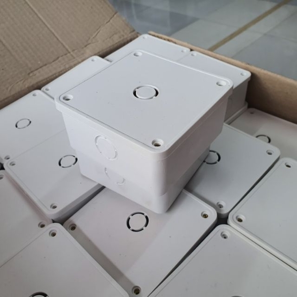 Hộp Đế Nhựa Gắn Adapter Camera 11x11cm