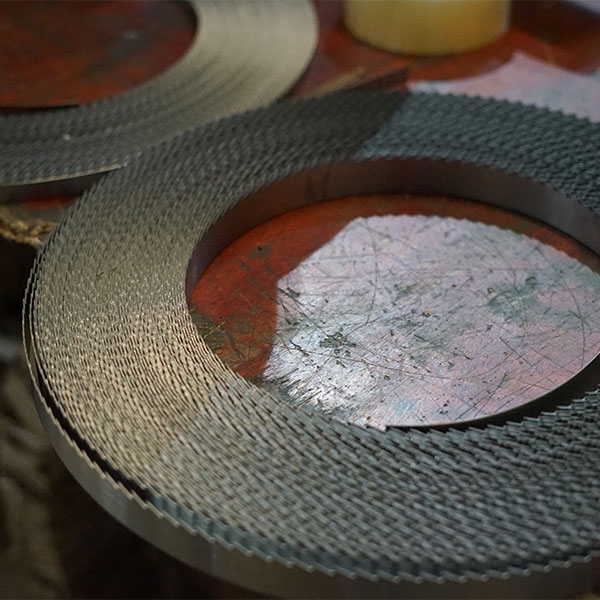 luoi-cua-vanh-nhat-ban