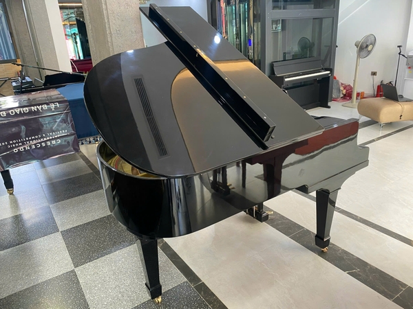 Piano Yamaha G2E