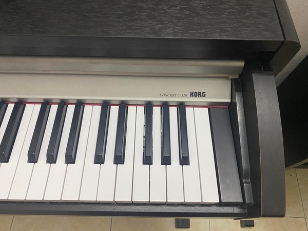 Piano Korg C320