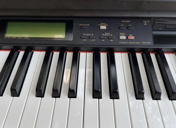 Piano Yamaha CLP-911