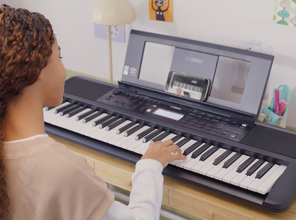 ORGAN YAMAHA PSR E383