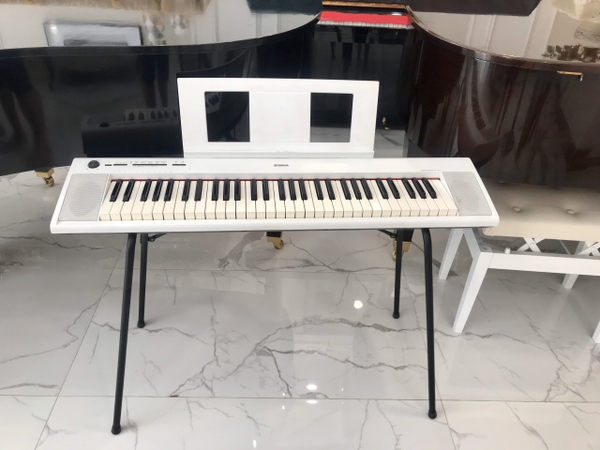 piano yamaha np12