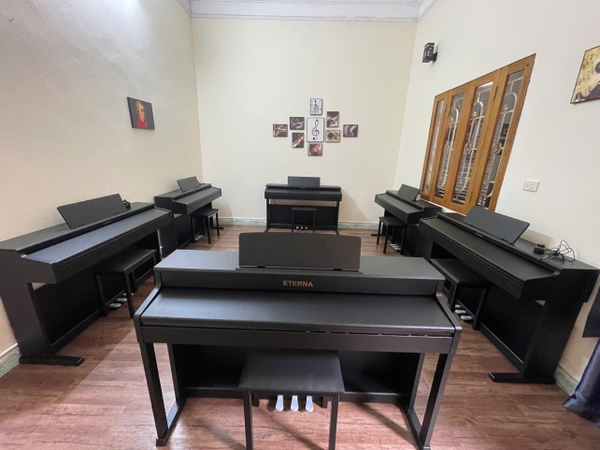 bàn giao piano điện eterna cho lớp học nhạc tại hà nội