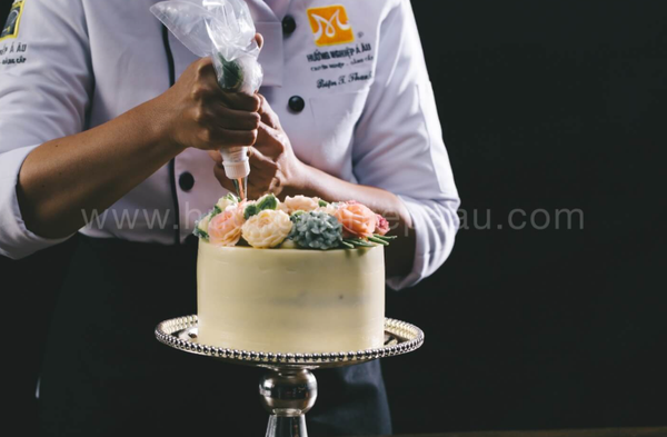 Dụng cụ bắt bông kem mua ở đâu?