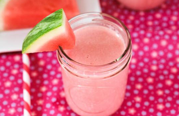 Cách làm sữa chua dưa hấu lạ miệng ngày hè