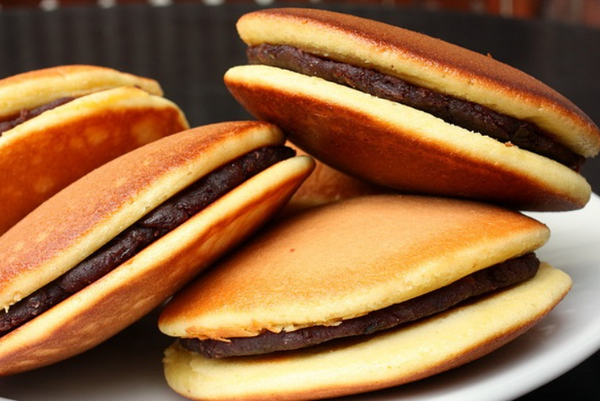 Cách làm bánh Dorayaki thơm ngon chuẩn vị Nhật Bản