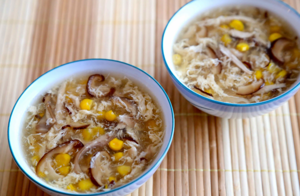 Cách nấu súp gà của người Việt có điểm gì thú vị?