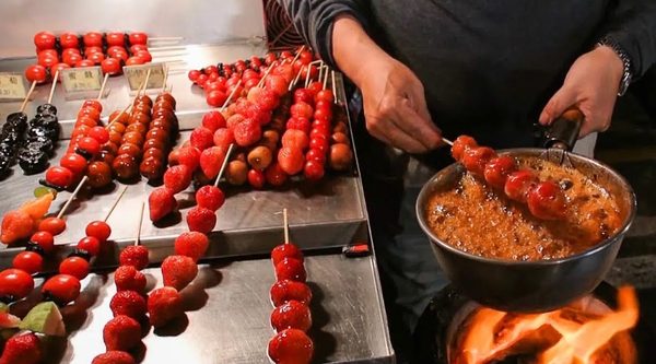 Trở về tuổi thơ với cách làm kẹo hồ lô