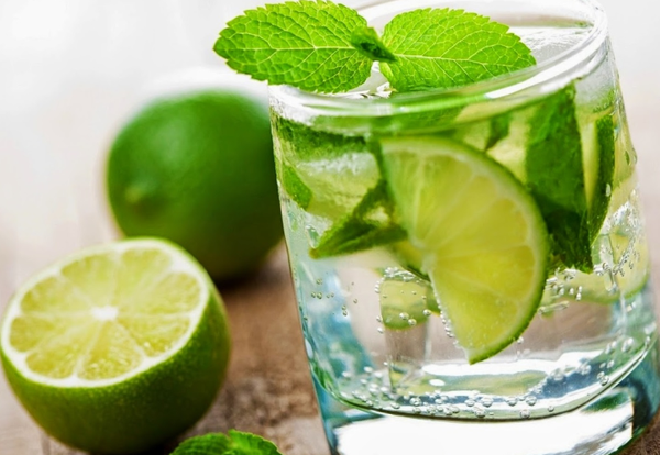 Những cách rửa trắng sạch ly thủy tinh pha chế dễ dàng