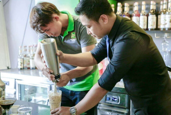 Cách sử dụng bình xịt kem tươi trong pha chế đồ uống