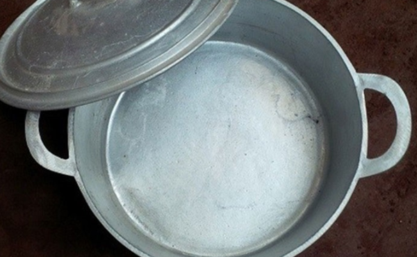 Tại sao nồi nhôm bị ra ten lại có hại?