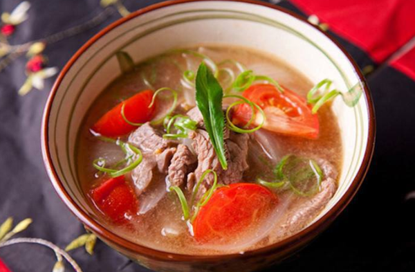 Cách nấu canh cà chua thịt bò cho bữa cơm nhà thêm thú vị
