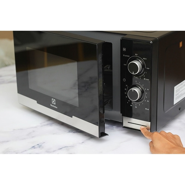 Lò Vi Sóng ELECTROLUX EMM2318X 23L