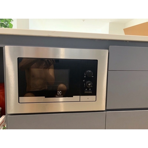Lò Vi Sóng Electrolux EMS2085X, âm nhỏ gọn 60cm, dung tích 20L