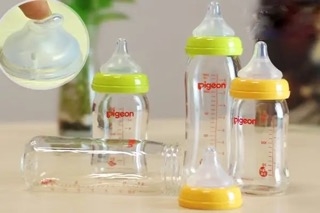 Mua bình sữa cho trẻ sơ sinh loại nào tốt nhất?