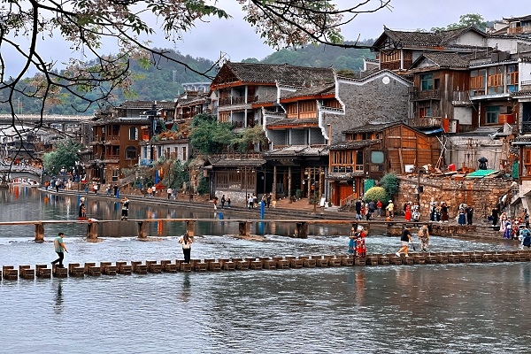 [2025] DU LỊCH TRUNG QUỐC 5N4Đ PN ÂN THI-PHƯỢNG HOÀNG CỔ TRẤN-TRƯƠNG GIA GIỚI–THẤT TINH SƠN