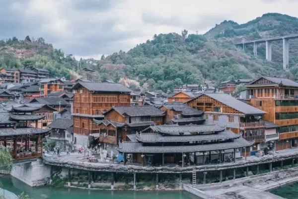 [2025] DU LỊCH TRUNG QUỐC 6N5Đ PN PHƯỢNG HOÀNG CỔ TRẤN–TRƯƠNG GIA GIỚI–ÂN THI