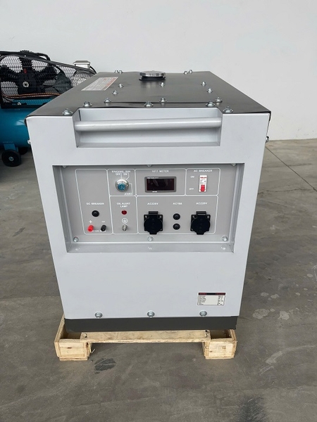 Máy Phát Điện Chạy Dầu Siêu Cách Âm Huspanda 5Kw HD6600S