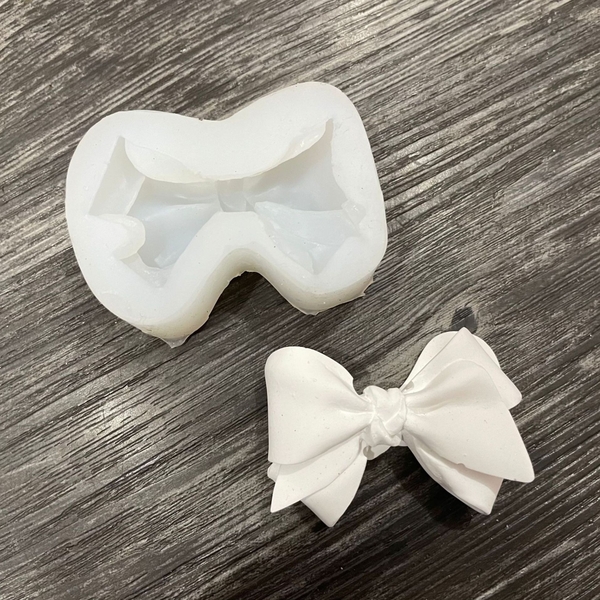 000462K38_Khuôn silicon Chiếc Nơ 6,8x5x2cm làm rau câu 4d