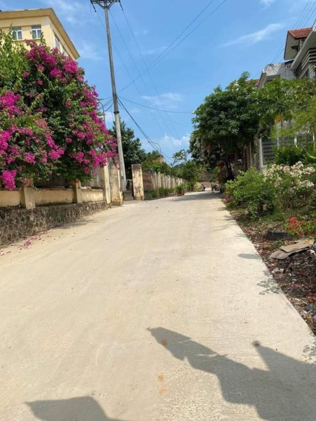 Bán nhà 2 tầng vị trí siêu đẹp, thiết kế hiện đại sang trọng đối diện thuế Yên Bái
