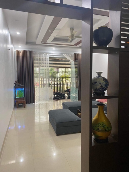 Bán nhà 2 tầng vị trí siêu đẹp, thiết kế hiện đại sang trọng đối diện thuế Yên Bái