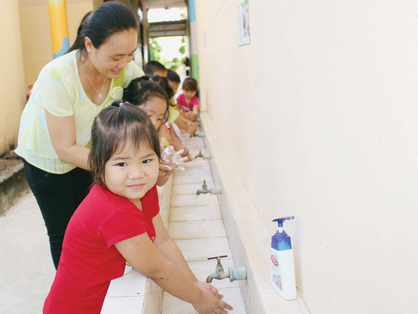 Hãy hướng dẫn trẻ rửa tay đúng cách để phòng bệnh