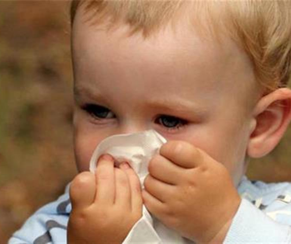 CON HO, SỐT , MŨI DÃI, VIÊM DA, MẨN NGỨA ... CHA MẸ NÊN XỮ LÝ THẾ NÀO?