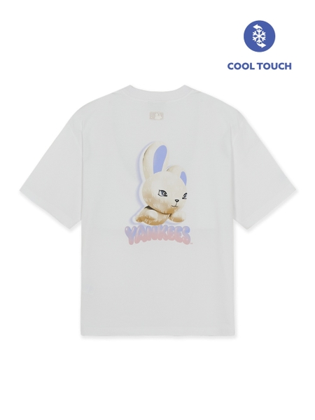 Áo Thun MLB Oversized Short-Sleeve T-Shirt Featuring Bernie's Back Graphic New York Yankees White