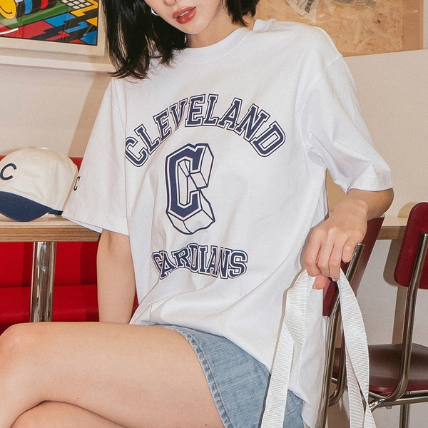 Áo Thun MLB Varsity Overfit Cleveland Guardians White