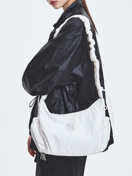 Túi MLB Basic Athleisure Hobo Bag New York Yankees Cream [Karina PICK]