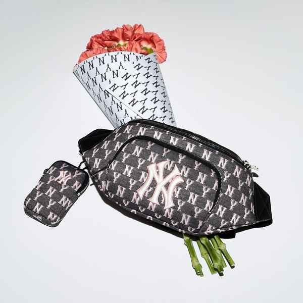 Túi MLB Monogram Jacquard Hip Sack New York Yankees Black 2021