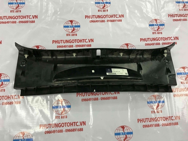 Ốp đứng khóa ngậm cốp sau Mercedes - Benz W205 A2056908104