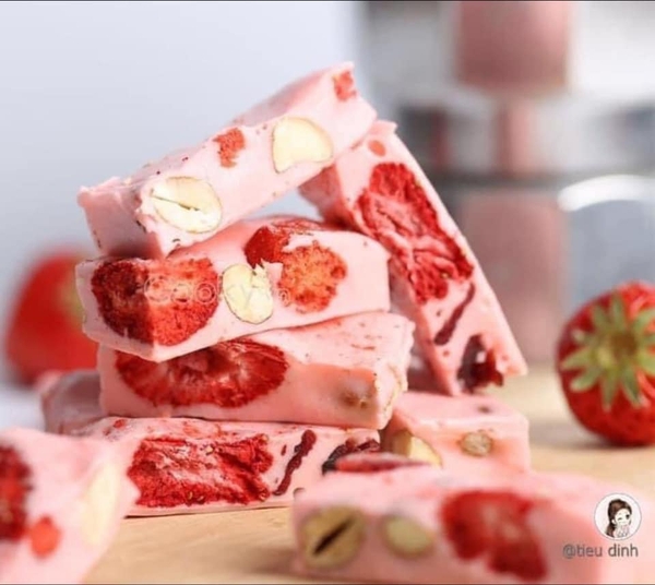 Dâu Tây Nguyên Quả Sấy Giòn Siêu Ngon