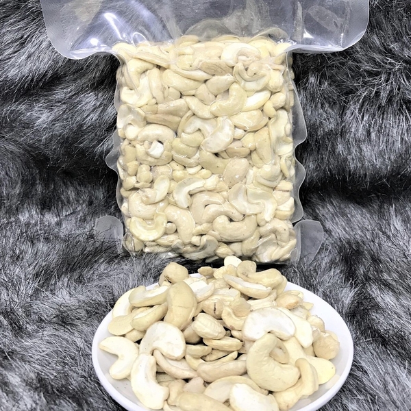 Hạt Điều Nhân Trắng Vỡ Đôi 1KG