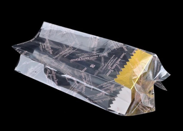 Túi đựng bánh quy trong chữ trắng kèm đế vàng - Set 50 cái