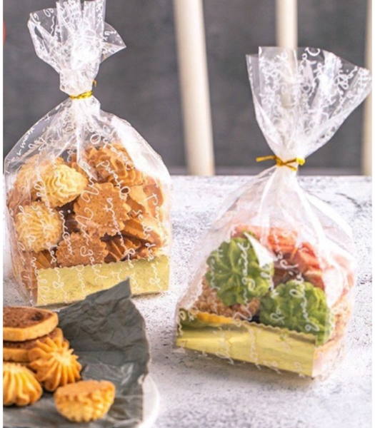 Túi đựng bánh quy trong chữ trắng kèm đế vàng - Set 50 cái