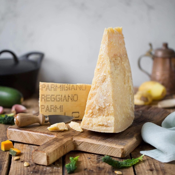 Phô mai cứng Ý - Italian Hard Cheese (Parmesan Cheese) 1KG