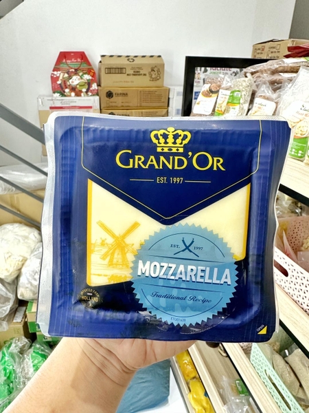Phô Mai Mozzarella Khối Grand'or Hà Lan 200g