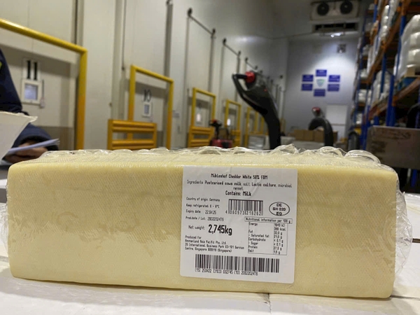 Phô Mai Cheddar Màu/ Trắng Muhlenhof Cắt lẻ 500g (từ khối 2.4-2.8kg)
