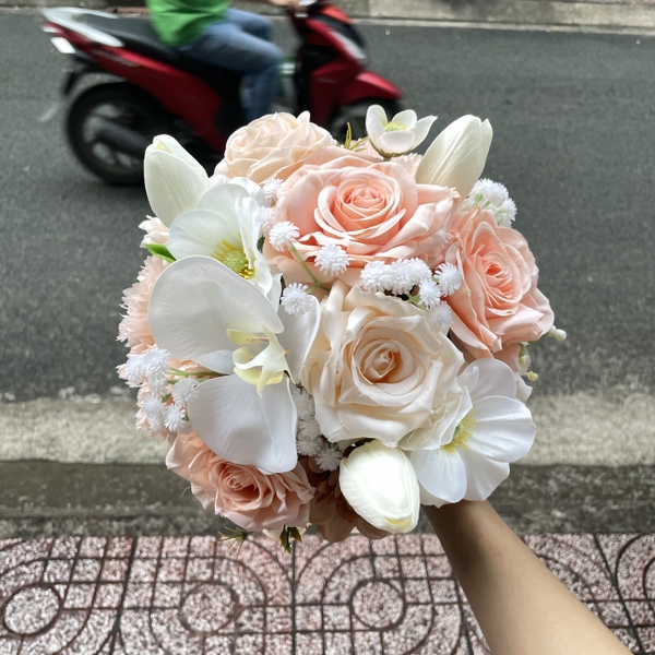 Hoa cầm tay cô dâu ngay cưới tone cam dâu mẫu mới Tháng 11-2023  giangpkc-phu-kien-thoi-trang