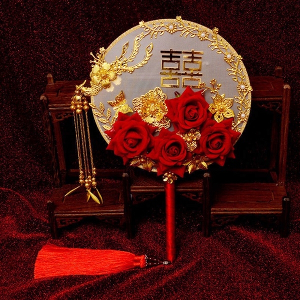 Quạt chụp hình cổ trang - phụ kiện cưới Giang- quạt lụa gắn phượng và hoa hồng
