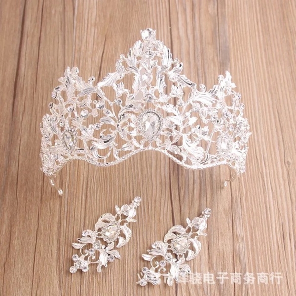 Vương miện đẹp cho cô dâu mẫu mới đính đá trắng sáng lấp lánh