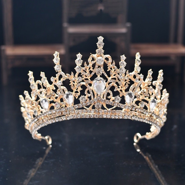 Vương miện cô dâu nền ánh vàng đá trắng mẫu vương miện tháng 1/2021 Giangpkc