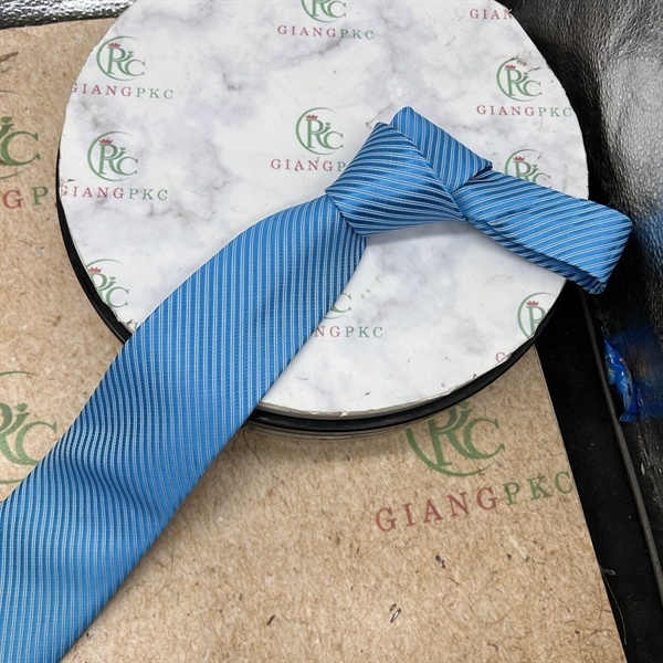 Cà vạt nam màu xanh da trời kẻ xéo mẫu tự thắt 8cm mới đẹp 2023 Giangpkc