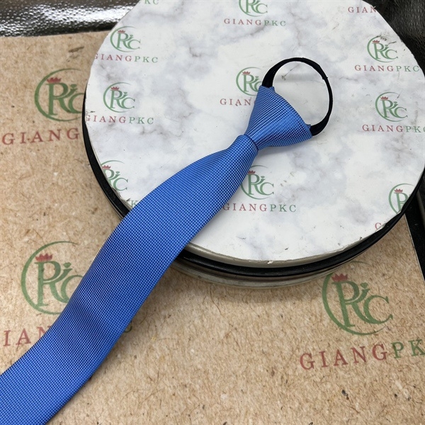 Cà vạt nam mẫu thắt sẵn dây kéo 6cm màu xanh sáng gân trơn mẫu mới nhất 2023 Giangpkc