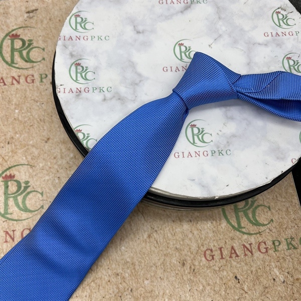 Cà vạt nam màu xanh dương sáng trơn gân đơn giản mẫu tự thắt 8cm sang trọng mới 2023 Giangpkc