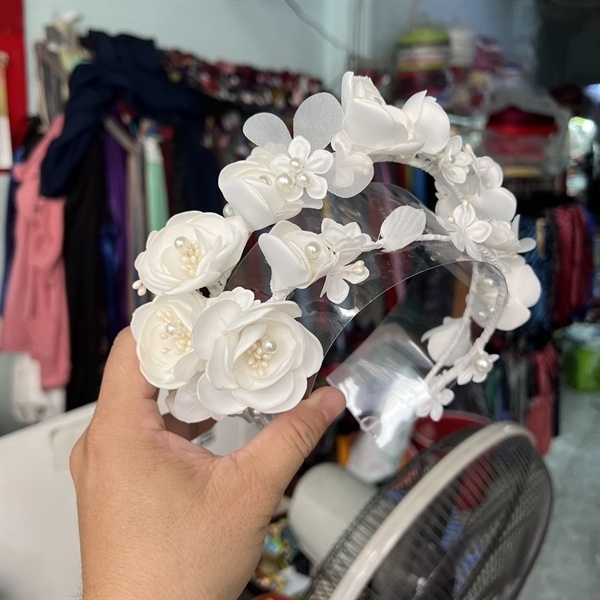 Băng đô cài tóc cô dâu hoa hồng trắng mẫu mới hot nhất t8/2023
